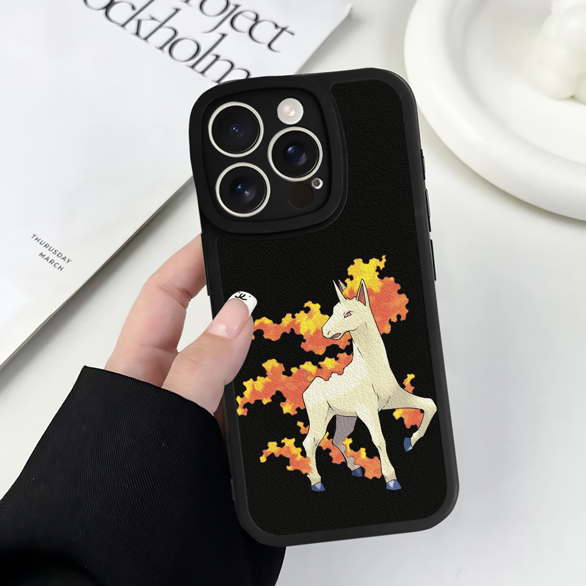 （画像用） ポケットモンスター Pokémon 【iPhone 16シリーズ対応】シリコンスマホケース（レザー調） 材質：シリコン